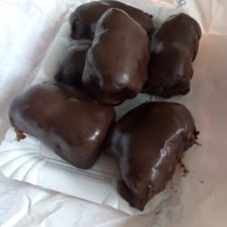 Buenos Dias Princesa - Aunque no lo parezca, son palmeritas: hojaldre blando e hipergrueso y chocolate por un tubo.