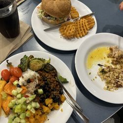 Tercero Dining Commons - - Bistro and tomato street grill