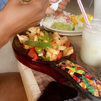 El G-Fe - Chicken and shrimp platter - Seafood Near Me - Chicago, Illinois