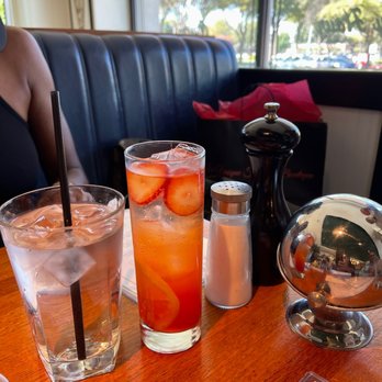 Hudson House - Spritzer - American Near Me - Dallas, Texas