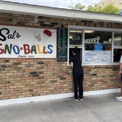 Sal's Sno-Ball Stand - Get in line!