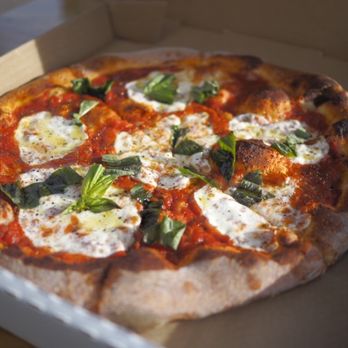 Macleod Ale Brewing - Margherita pizza - Breweries Near Me - Van Nuys, California