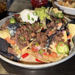 Tom's Watch Bar - Carne asada nachos was amazing!