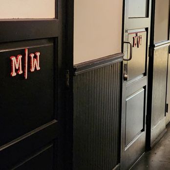 Marlow's Tavern - Restrooms unisex - New American Near Me - Atlanta, Georgia