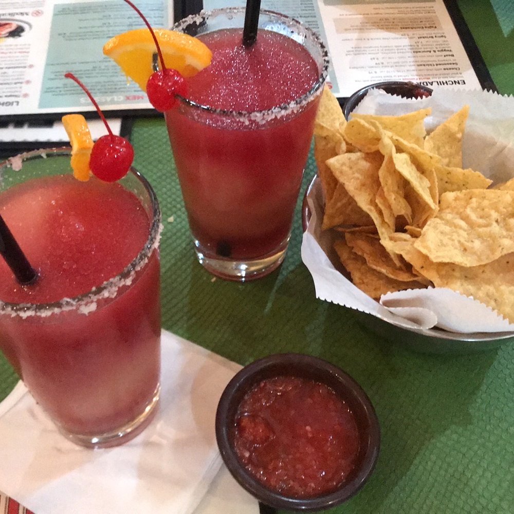 El Fenix - Swirl margaritas chips and salsa at El Fenix at Casa Linda. - Mexican Near Me - Dallas, Texas El Fenix - Swirl margaritas chips and salsa at El Fenix at Casa Linda. - Mexican Near Me - Dallas, Texas