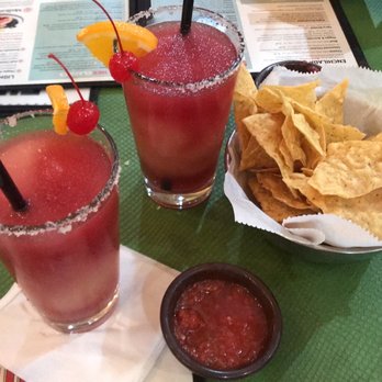 El Fenix - Swirl margaritas chips and salsa at El Fenix at Casa Linda. - Mexican Near Me - Dallas, Texas