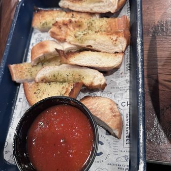 Cheshire Pizza & Ale - Side of Garlic Bread - Pizza Near Me - Cheshire, Connecticut Cheshire Pizza & Ale - Side of Garlic Bread - Pizza Near Me - Cheshire, Connecticut