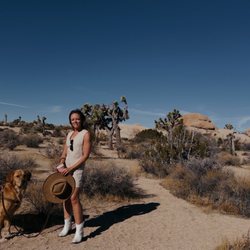 Jumbo Rocks Campground - Nice stroll in the warm Sun