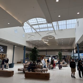The Outlet Collection Seattle - Shopping Centers Near Me - Auburn, Washington The Outlet Collection Seattle - Shopping Centers Near Me - Auburn, Washington