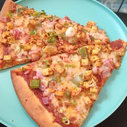 Achaari paneer tikka pizza Achaari paneer tikka pizza