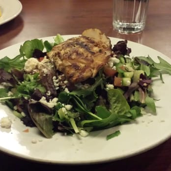 Kelseys Original Roadhouse - Greek salad with grilled chicken - Comfort Food Near Me - Richmond Hill, Ontario Kelseys Original Roadhouse - Greek salad with grilled chicken - Comfort Food Near Me - Richmond Hill, Ontario