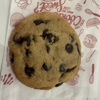 Cookie Monstah - Vegan chocolate chip cookie - Ice Cream & Frozen Yogurt Near Me - Needham, Massachusetts