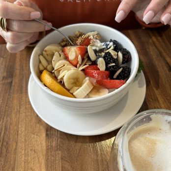 Lapisara Eatery - Granola & Yogurt Bowl - Breakfast & Brunch Near Me - San Francisco, California Lapisara Eatery - Granola & Yogurt Bowl - Breakfast & Brunch Near Me - San Francisco, California