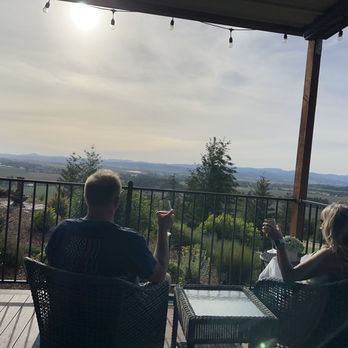 Bella Collina Bed and Breakfast - Our private patio. - Bed & Breakfast Near Me - Amity, Oregon