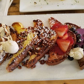 Batter & Berries - French toast Flight - Breakfast & Brunch Near Me - Chicago, Illinois