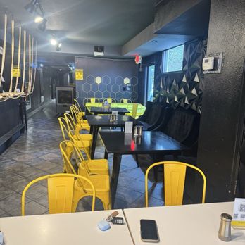 B Spot Nola - Dinning area - Soul Food Near Me - New Orleans, Louisiana