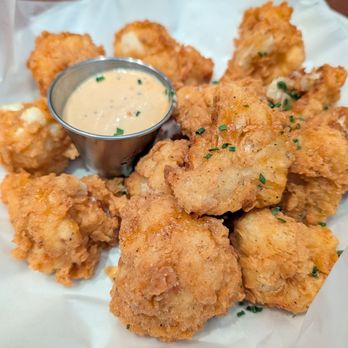 Lincoln Tavern & Restaurant - Popcorn cauliflower - New American Near Me - Boston, Massachusetts Lincoln Tavern & Restaurant - Popcorn cauliflower - New American Near Me - Boston, Massachusetts