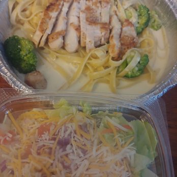 George's Cafe - Chicken Alfredo Fettuccine - Breakfast & Brunch Near Me - West Covina, California
