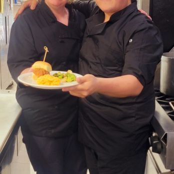 Bunkers Bar & Grill - Chef Jaque and Andrew 
Pork slider,Macaroni & cheese,broccoli. - American Near Me - Polson, Montana
