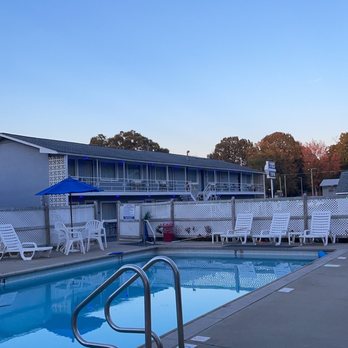 Grand Rivers Inn - Pool - Hotels Near Me Grand Rivers Inn - Pool - Hotels Near Me