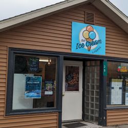 The Ice Cream Shoppe - Exterior. Both street parking right in front, and a lot and walk-up window to the side.