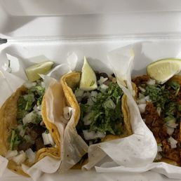Tacos de Carne Asada y Chorizo Tacos de Carne Asada y Chorizo