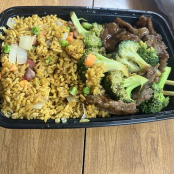 Golden Woks - Beef and broccoli combo - Chinese Near Me - New York, New York Golden Woks - Beef and broccoli combo - Chinese Near Me - New York, New York