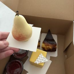 Pear dessert, honey cake, burnt cheeseque Pear dessert, honey cake, burnt cheeseque