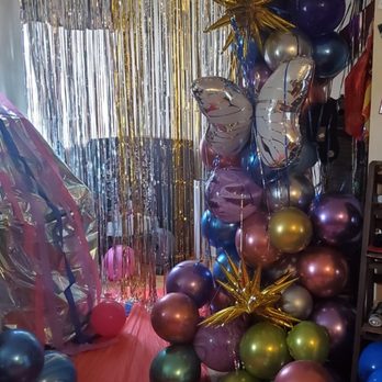 Funny Face Photo Booth - Balloon arrangement - Photo Booth Rentals Near Me