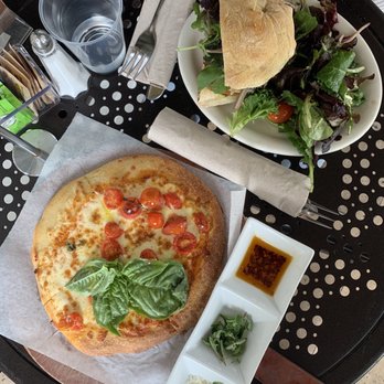 Urth Caffé-Pasadena - pizza & chicken pesto - Cafes Near Me - Pasadena, California Urth Caffé-Pasadena - pizza & chicken pesto - Cafes Near Me - Pasadena, California