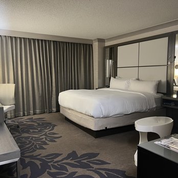 Little Rock Marriott - King bed room - Hotels Near Me - Little Rock, Arkansas Little Rock Marriott - King bed room - Hotels Near Me - Little Rock, Arkansas