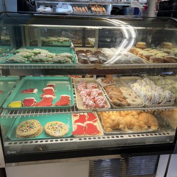Neil's Donuts - Bakeries Near Me - Wallingford, Connecticut