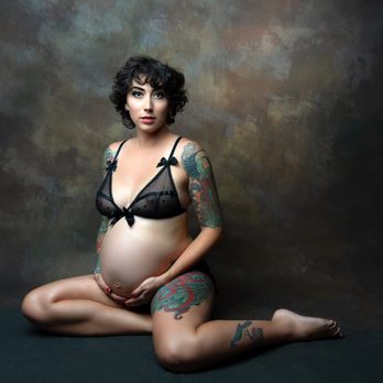 Laura Squire Studios - Pregnant Beauty - Boudoir Photography Near Me