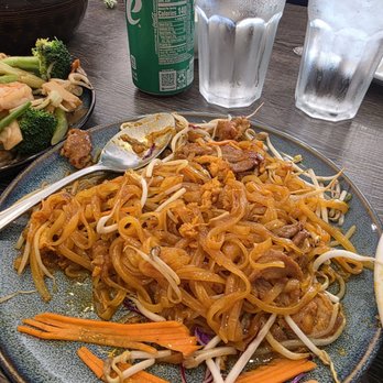 Cholada Thai Cuisine Long Beach - Pad thai - Thai Near Me - Long Beach, California Cholada Thai Cuisine Long Beach - Pad thai - Thai Near Me - Long Beach, California