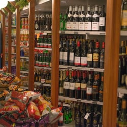 Kokkes Afhaalmaaltijden en Avondverkoop - Een zeer ruim assortiment aan wijnen en bieren. Wit, rosé en mousserende wijnen ook gekoeld. Ook Champagne.