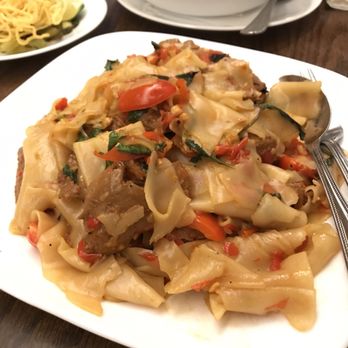 SriPraPhai Thai Restaurant - Drunk man noodle was soggy and tasted like it was prepared by heating up with a microwave - Thai Near Me - Woodside, New York SriPraPhai Thai Restaurant - Drunk man noodle was soggy and tasted like it was prepared by heating up with a microwave - Thai Near Me - Woodside, New York