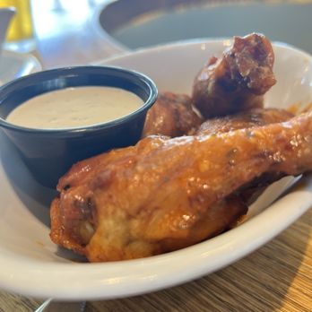 The Vic Bar + Kitchen - Happy hour wings - New American Near Me - Buckeye, Arizona