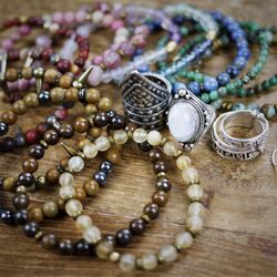 Shakti - Hand-made high quality crystal bracelets. We teach classes, make custom bracelets and have a variety of prepared ones.