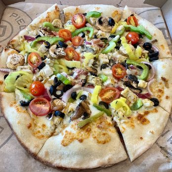 Pieology Pizzeria - bbq chicken pizza with veggies - Pizza Near Me - Honolulu, Hawaii Pieology Pizzeria - bbq chicken pizza with veggies - Pizza Near Me - Honolulu, Hawaii