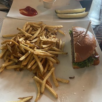 Barrel Mountain Brewing - Bacon cheeseburger and frys - New American Near Me - Battle Ground, Washington