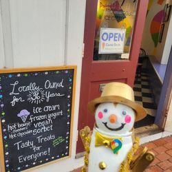 Izzy's Frozen Yogurt & Ice Cream