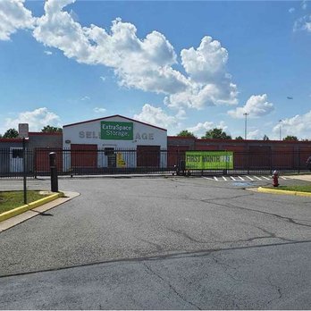 Extra Space Storage - Self Storage Near Me - Chantilly, Virginia