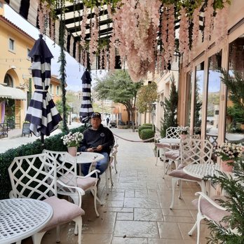 Mrs Coco - Outside seating area - Cafes Near Me - Henderson, Nevada