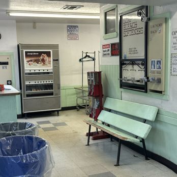 Crestline Village Laundromat - Snacks and supplies - Laundromat Near Me - Crestline, California