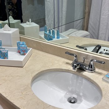 Grand Beach Hotel Miami Beach - Main bathroom - Hotels Near Me - Miami Beach, Florida Grand Beach Hotel Miami Beach - Main bathroom - Hotels Near Me - Miami Beach, Florida