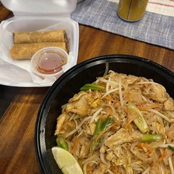 Baan Thai Cuisine - Chicken pad Thai and spring rolls