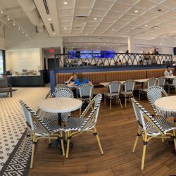Paris Baguette - Inside of bakery