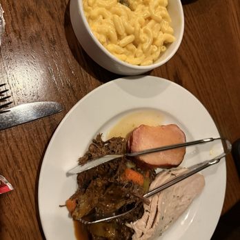 Liberty Tree Tavern - Platter of turkey, pork loin, and pot roast with a side of mac and cheese - New American Near Me - Lake Buena Vista, Florida Liberty Tree Tavern - Platter of turkey, pork loin, and pot roast with a side of mac and cheese - New American Near Me - Lake Buena Vista, Florida
