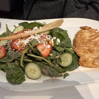 Wild Mango - Spinach salad with chicken - Asian Fusion Near Me - Lyndhurst, Ohio