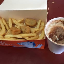 Cloud 9 Restaurant - Kids meal - 5 nuggets n chips